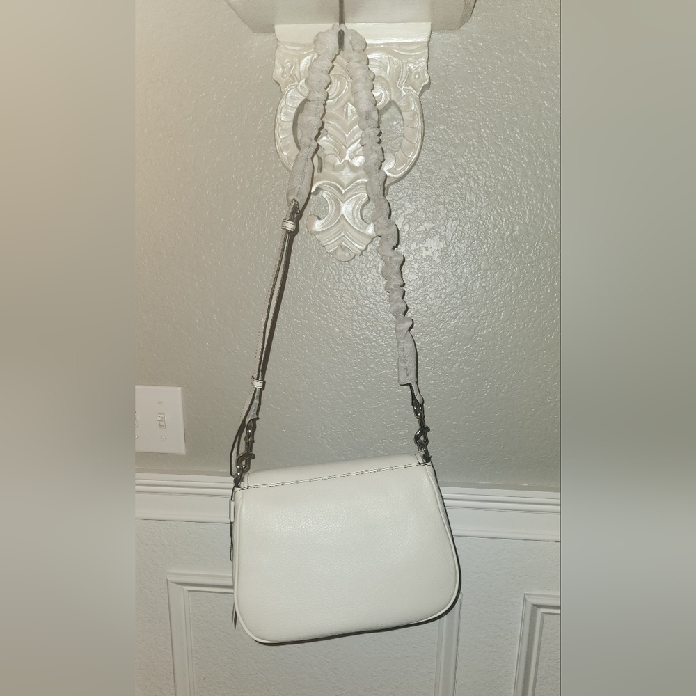 Marc Jocobs Empire city leather messenger bag. - Picture 2 of 8